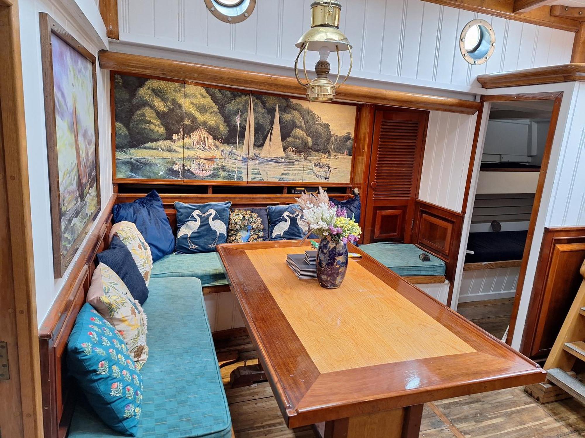 Historic Wooden Ship 'Ursula' Hotel East Cowes Ngoại thất bức ảnh
